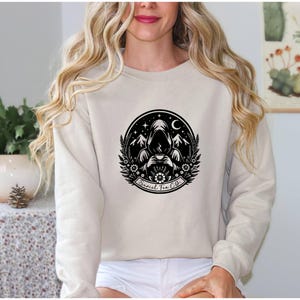 Suriel thee trui, trui boekenliefhebber, cadeau fantasielezers, leesgrage trui, Acotar trui, trui fantasieboek, cadeau boekenliefhebber, cadeau boekenliefhebber afbeelding 2