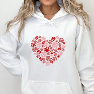 Sweat à capuche pour amoureux des chiens, Sweat à capuche avec cœur et patte, Sweat à capuche pour chien, Sweat à capuche drôle pour chien, Cadeau de Saint-Valentin, Sweat à capuche Saint-Valentin, Sweat à capuche cœur, Sweat à capuche mignon pour chien image 1
