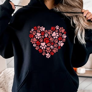 Sweat à capuche pour amoureux des chiens, Sweat à capuche avec cœur et patte, Sweat à capuche pour chien, Sweat à capuche drôle pour chien, Cadeau de Saint-Valentin, Sweat à capuche Saint-Valentin, Sweat à capuche cœur, Sweat à capuche mignon pour chien image 2