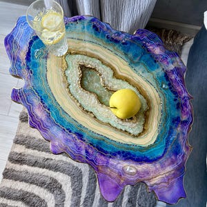 Handgemachter Epoxidharz Couchtisch: Lila Geode Design (600 x 400 mm)