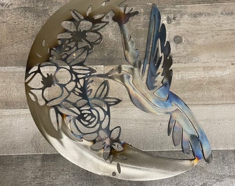 Colibrì in metallo, arte floreale in metallo, decorazione da parete, arte da parete in metallo, colibrì, decorazione da colibrì, decorazione da giardino, parete in metallo con fiori