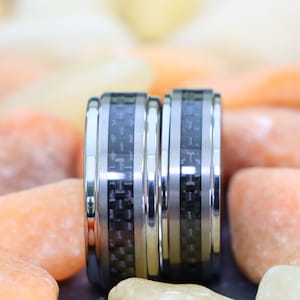 His and Her Tungsten Ring, Tungsten Wedding Ring, Couple Anniversary Rings, Carbon Fiber Tungsten Wedding Band, Personalized Engraving Rings
