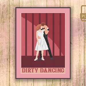 Puede incluir: Un patrón de punto de cruz de una pareja bailando frente a una cortina roja. El texto "DIRTY DANCING" está debajo de la pareja.