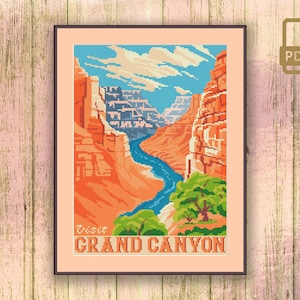 Könnte beinhalten: Ein Kreuzstichmuster eines Vintage-Reiseposters mit einer malerischen Aussicht auf den Grand Canyon, durch den sich ein Fluss schlängelt. Der Text "Visit Grand Canyon" befindet sich am unteren Rand des Posters.