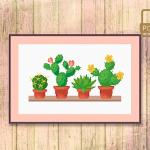 Peut inclure: Modèle de point de croix représentant cinq cactus en pot alignés. Les cactus sont verts avec des fleurs jaunes et roses. Les pots sont orange. Le motif est sur fond blanc.