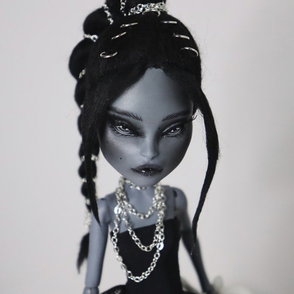 Bambola Ooak in bianco e nero Meowlody Monster High