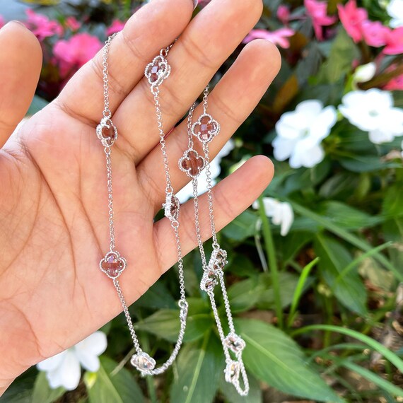 Van Cleef & Arpels Sweet Alhambra Mother of Pearl 18kt Yellow Gold Mini  Pendant Chain Necklace Van Cleef & Arpels | TLC