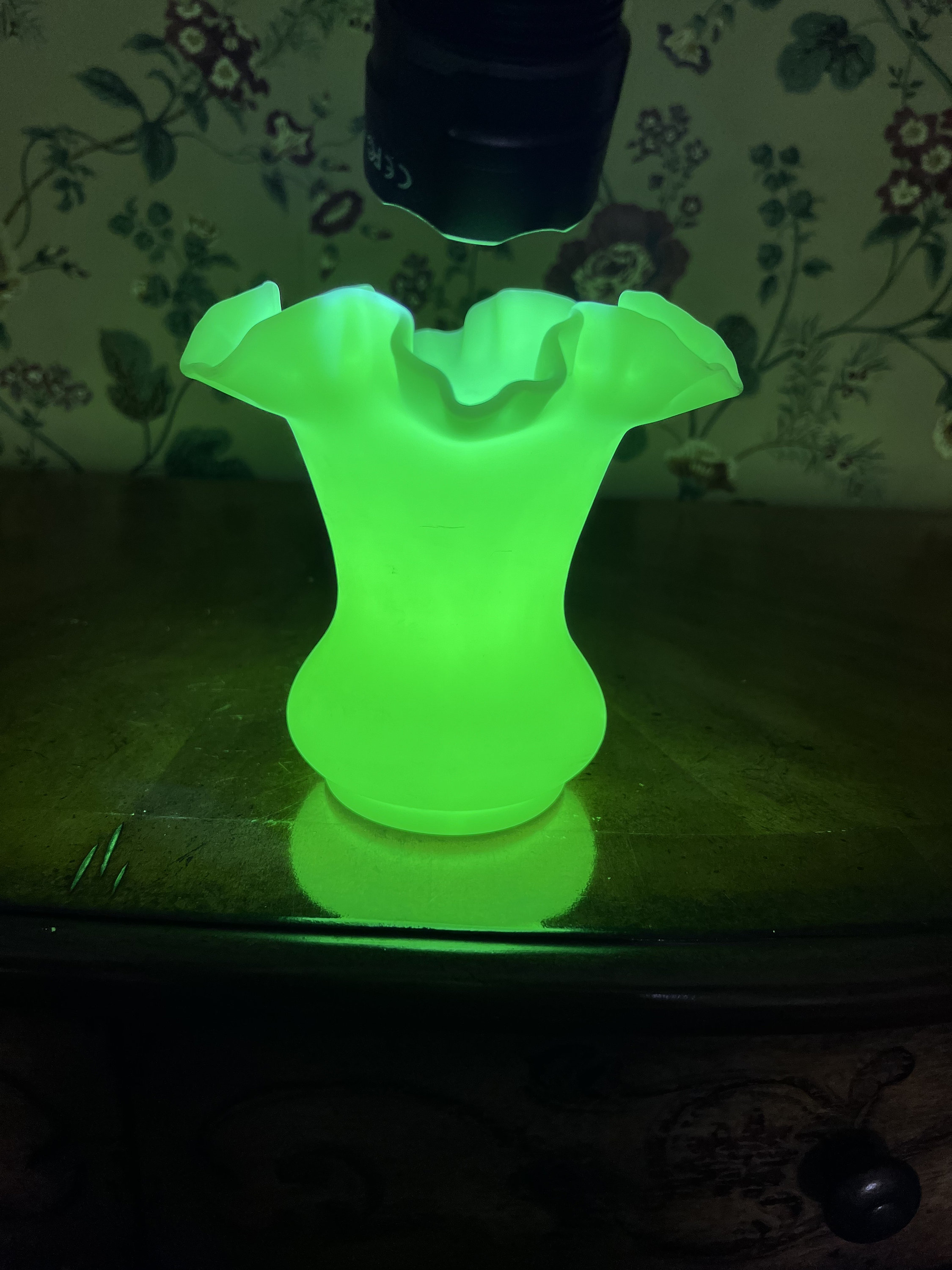 Fenton Vintage 1970's Uranium Custard Satin Glass Crimped Edge