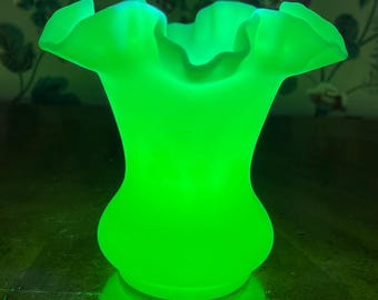 Fenton Vintage 1970's Uranium Custard Satin Glass Crimped Edge