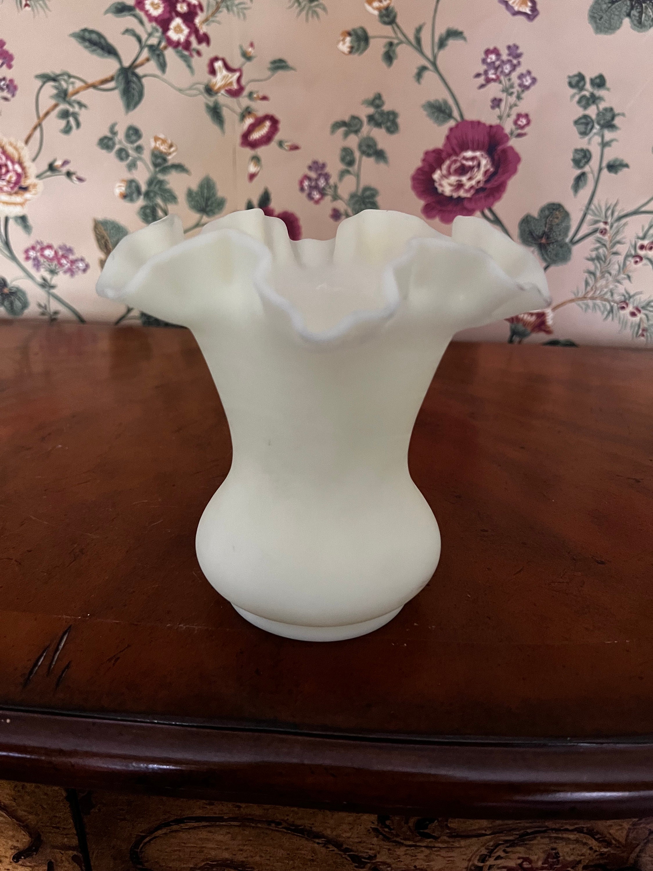 Fenton Vintage 1970's Uranium Custard Satin Glass Crimped Edge