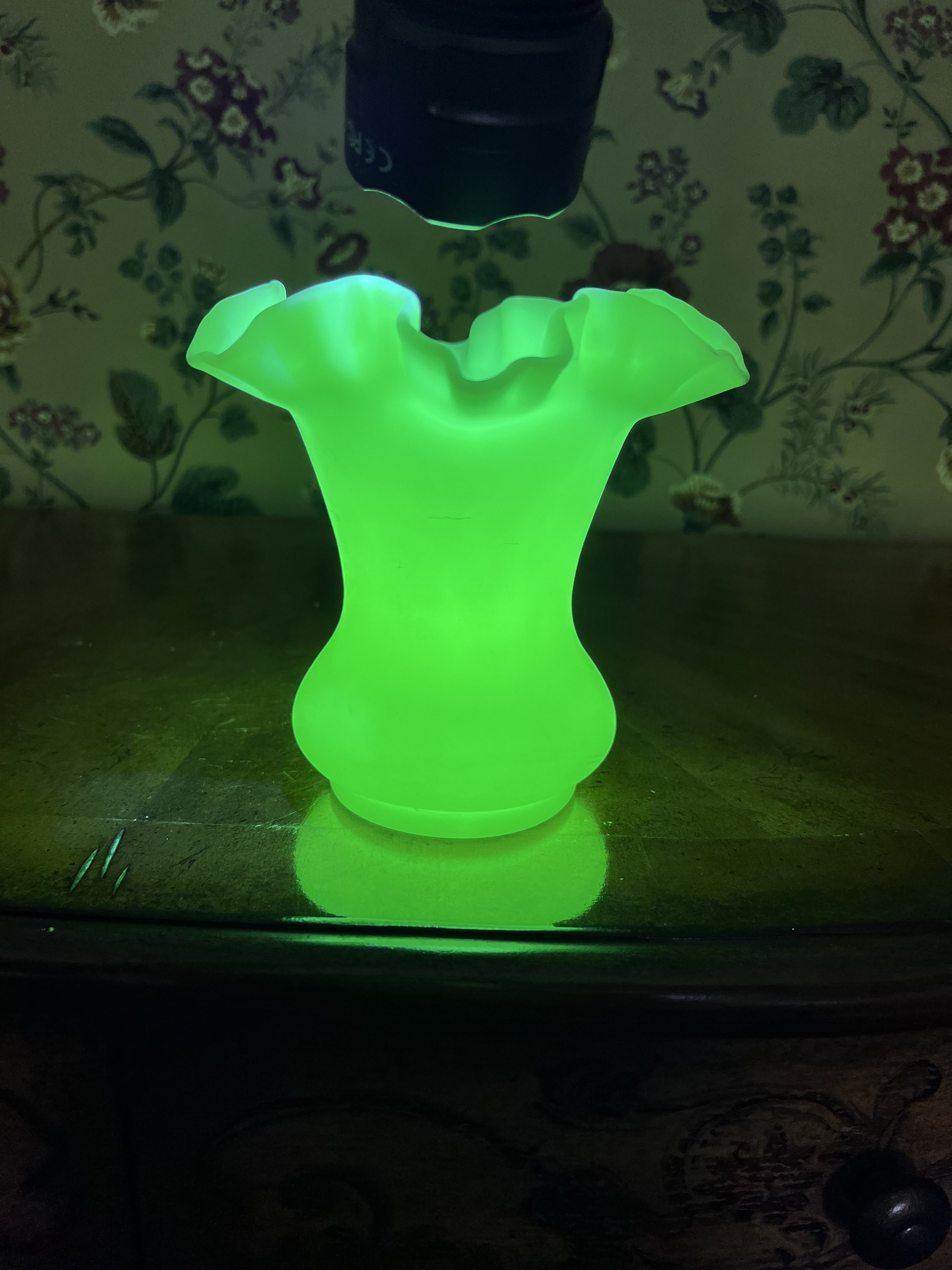 Fenton Vintage 1970's Uranium Custard Satin Glass Crimped Edge
