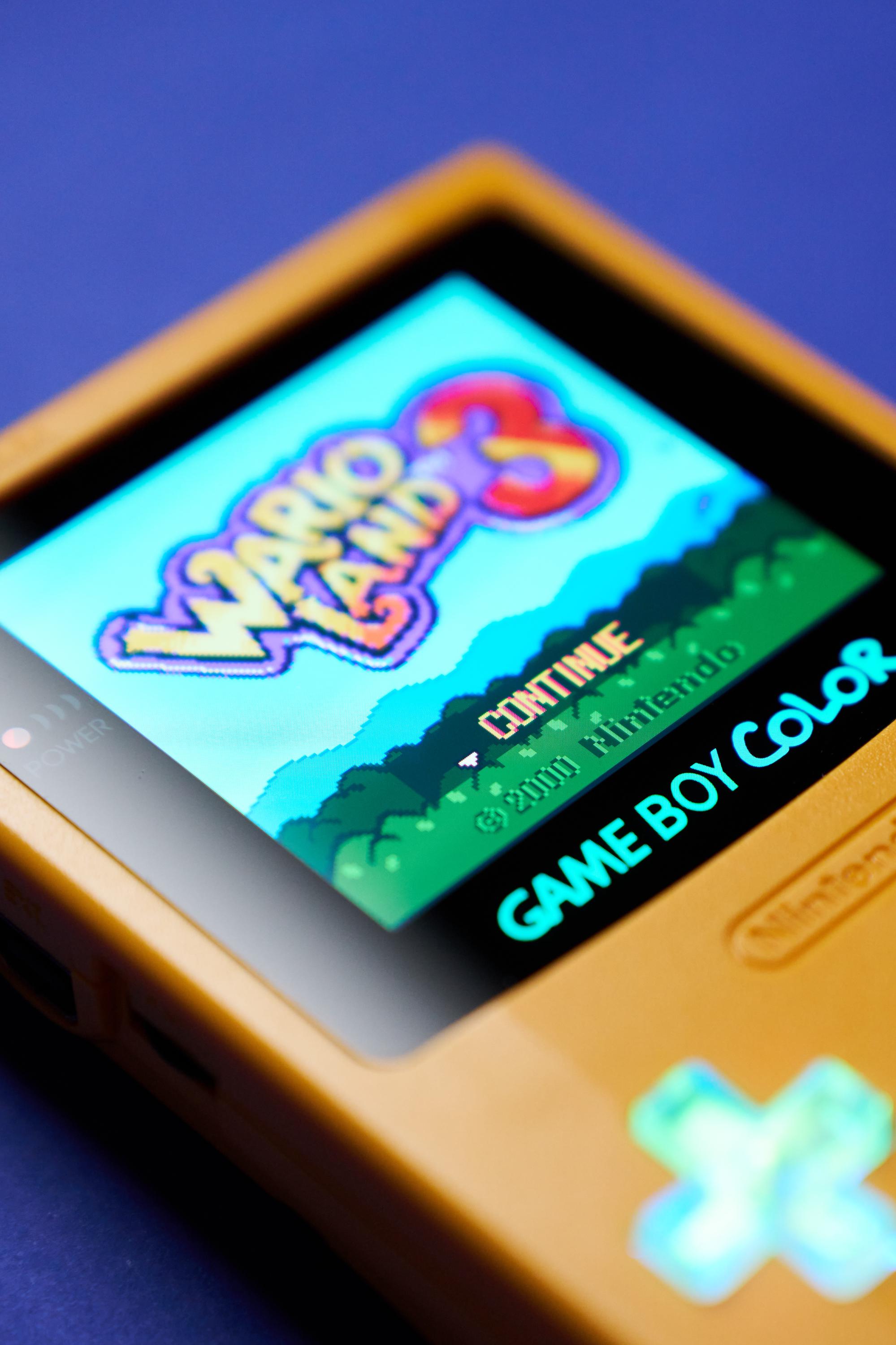 Aurora \u2013 虹色に輝くカスタムゲームボーイカラー | IPS ⁄ OLED | 虹色