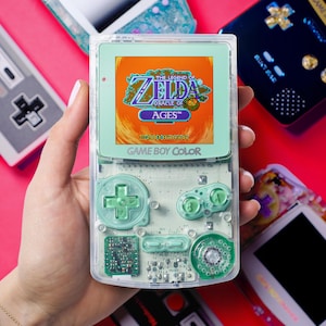 Dusty Green Game Boy Kolor: Podświetlenie IPS, Przezroczysta obudowa, Metaliczne zielone przyciski