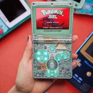 Dusty Green Game Boy Priority SP – Klare Glitzerhülle, IPS Display, Custom Modded GBA