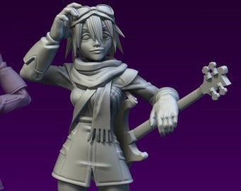 Puede incluir: Una miniatura impresa en 3D de color gris de un personaje femenino sosteniendo una guitarra bajo. El personaje lleva una chaqueta, pantalones, botas y una bufanda. La miniatura está sobre una base negra.