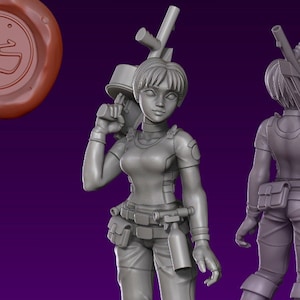 Könnte beinhalten: Eine graue 3D-gedruckte Miniatur einer weiblichen Figur mit kurzen Haaren, die ein militärisches Outfit trägt und eine große Waffe auf der Schulter trägt. Die Figur steht auf einem schwarzen Sockel.