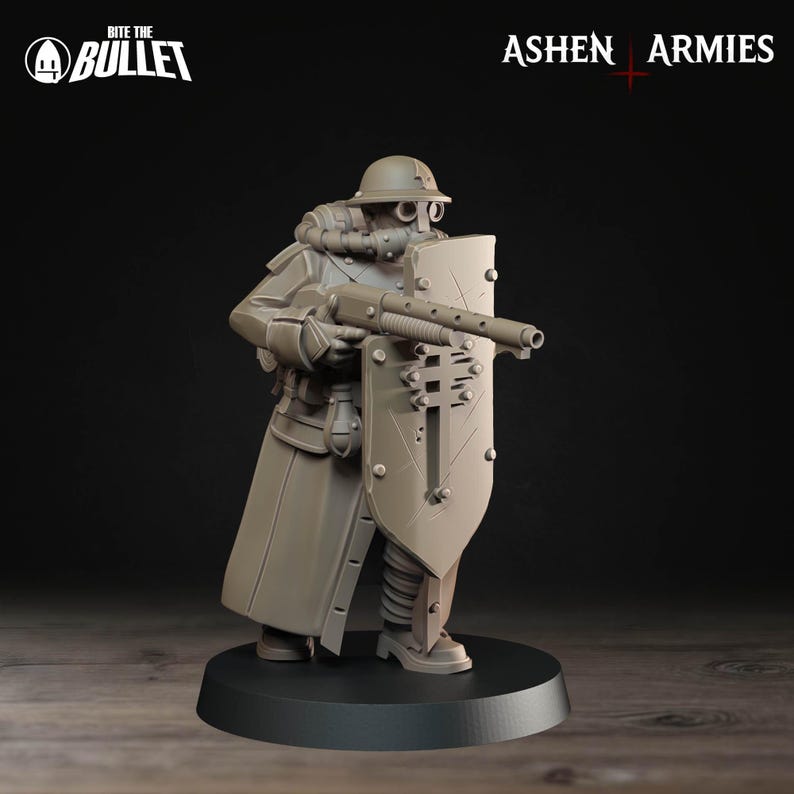 Op de afbeelding: Een grijze miniatuurfiguur van een soldaat uit de "Ashen Armies" collectie, met een geweer en schild. De figuur draagt een helm, gasmasker en lange jas. Het schild heeft een kruisontwerp. De basis is zwart, op een donkere achtergrond.