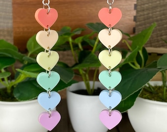 Pastell-Regenbogen-Herz-Ohrringe, Pastell-Regenbogen-Herzen-Ohrringe, edle Herz-Ohrringe, minimalistische Liebesohrringe