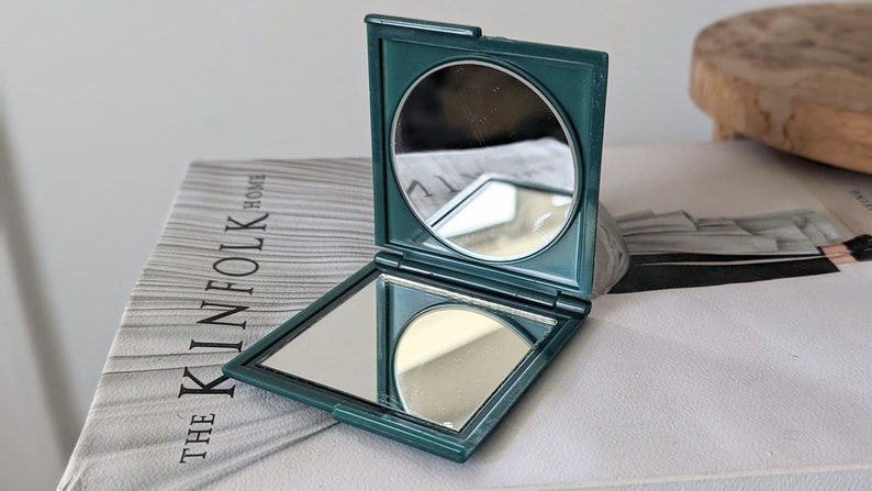 Miroir compact vintage en acrylique marbré vert image 1