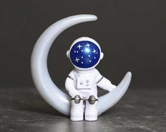 Mini Astronaout Resin Astronaut Figure Statue Figurine Spaceman Sculpture Educational Toys Desktop Home Decoration Astronaut Model Kids Gift