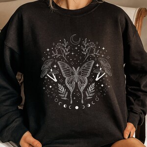 Mystical Butterfly Sweatshirt Mushroom Sweatshirt Green Witch Sweater Celestial Fairycore Goblincore Clothing Forestcore Aesthetic Witchy