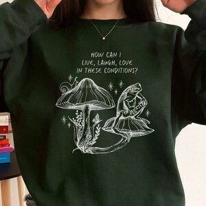 Frog Sweatshirt Mushroom Sweatshirt Cottagecore Sweatshirt Toad Goblincore Clothing Cottagecore Sweater Frog Mushroom Sweatshirt