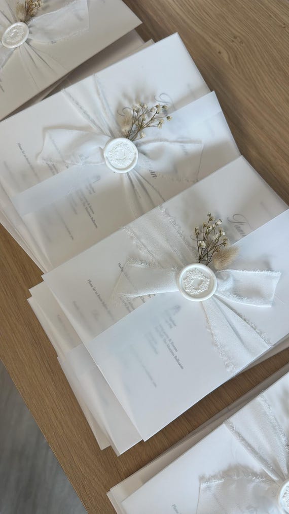 Elegante trouwkaarten met droogbloem en waxzegel | Luxury Wedding Invitation