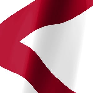 K&ouml;nnte beinhalten: Ein glattes, flie&szlig;endes Band aus tief dunkelrotem Stoff schwingt sich &uuml;ber einen rein wei&szlig;en Hintergrund. Das Material hat eine gl&auml;nzende, reflektierende Oberfl&auml;che, die subtile Lichter und Schatten erzeugt und die wellenf&ouml;rmige Bewegung betont.