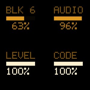 Peut inclure: Une interface num&eacute;rique sur fond noir pr&eacute;sentant quatre barres de progression. La rang&eacute;e sup&eacute;rieure affiche BLK 6 &agrave; 63 % et AUDIO &agrave; 96 % en orange. La rang&eacute;e inf&eacute;rieure indique LEVEL et CODE &agrave; 100 % en blanc, avec des barres de progression associ&eacute;es.