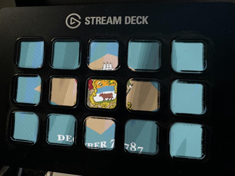 Salvaschermo per Stream Deck con bandiera del Delaware, GIF animata con bandiera sventolante, Elgato MK2 XL Plus, download digitale immediato immagine 1