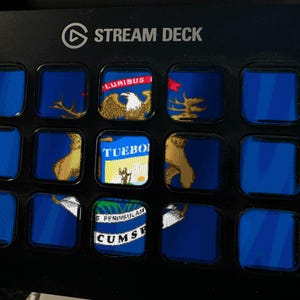 Skärmsläckare för Michigan Flag Stream Deck, animerad viftande flagga-GIF, Elgato MK2 XL Plus, omedelbar digital nedladdning bild 1