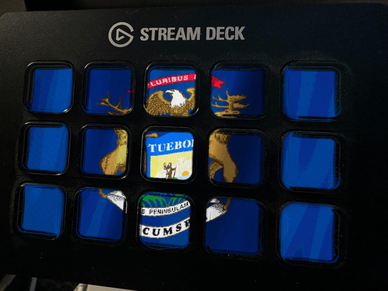 Skärmsläckare för Michigan Flag Stream Deck, animerad viftande flagga-GIF, Elgato MK2 XL Plus, omedelbar digital nedladdning bild 1