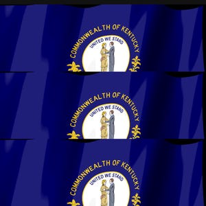 K&ouml;nnte beinhalten: Eine dunkelblaue Flagge des Commonwealth of Kentucky mit einem zentralen wei&szlig;en kreisf&ouml;rmigen Siegel, das zwei sich die H&auml;nde sch&uuml;ttelnde Figuren zeigt. Der Text Commonwealth of Kentucky und United We Stand ist in Gold um das Emblem gedruckt.