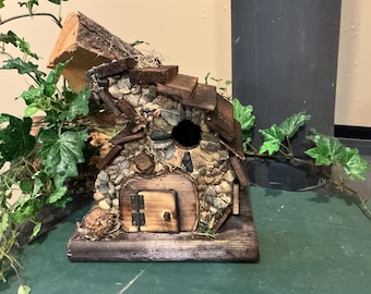 Handmade in Canada .. Skurriles Vogelhaus | Feen-Garten-Häuschen