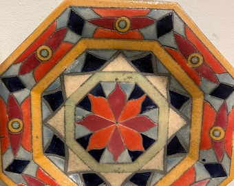 Plato tradicional mexicano de cerámica de hierro forjado