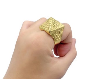 Chunky pyramid Ring gold plated excellent cut No tarnish