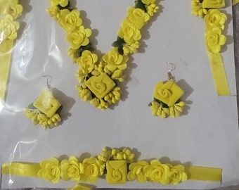 Joyería de flores amarillas artificiales hechas a mano, conjunto de joyas florales para dama de honor nupcial para mujeres y niñas, conjunto de regalo de noche Mehndi de boda Haldi