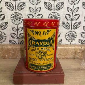 Vintage Crayola Gold Medal Replica of 1903 Tin Binney & Smith 1982