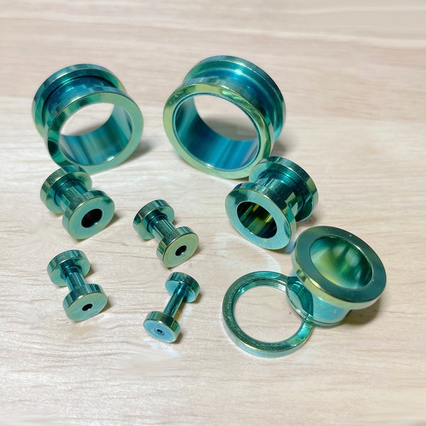 Green 316L Surgical Steel Screw Fit Flesh Tunnels • Sold as Pair • Green PVD Plated 316L Surgical Steel