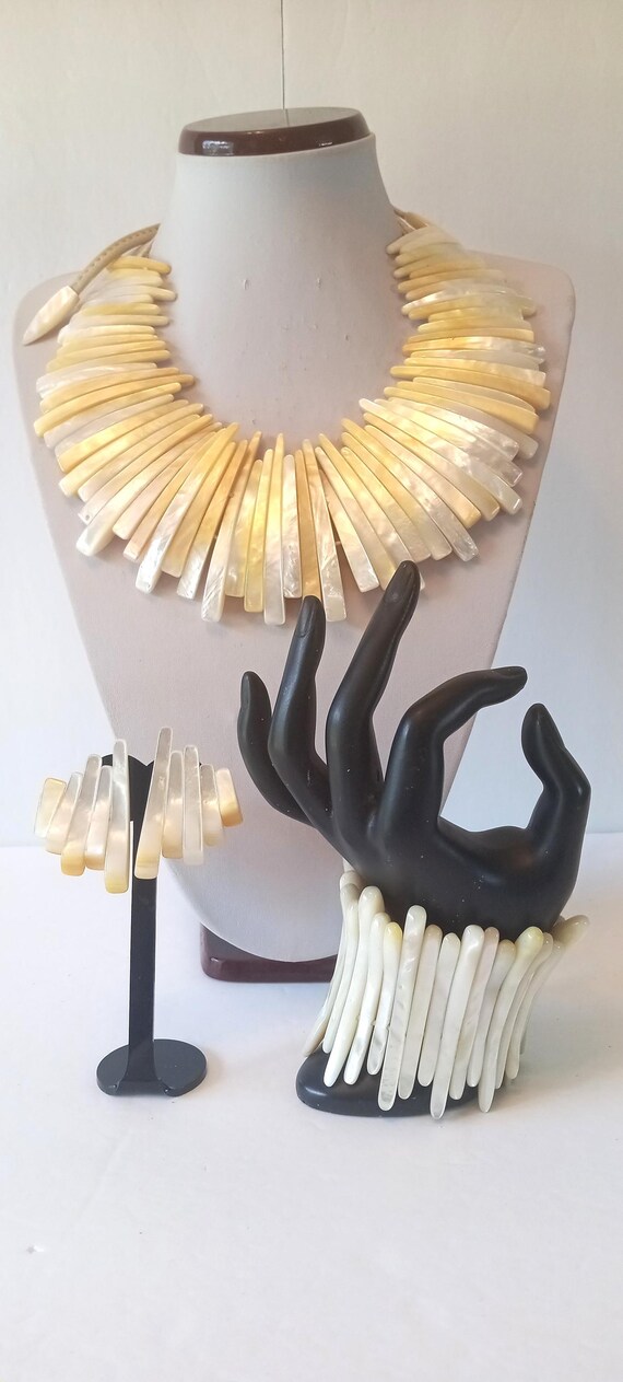 Monies 3 Pc. Set Shell Necklace Bracelet & Earrin… - image 3