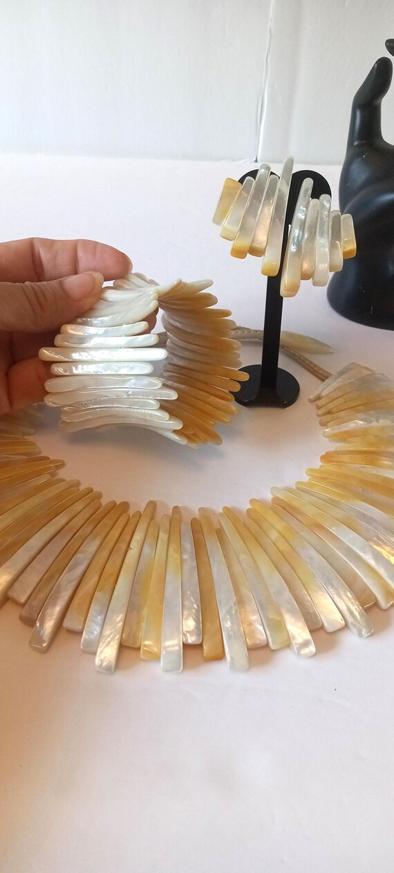 Monies 3 Pc. Set Shell Necklace Bracelet & Earrin… - image 5