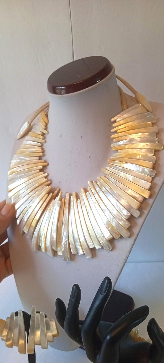 Monies 3 Pc. Set Shell Necklace Bracelet & Earrin… - image 4