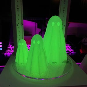 3D Printed Ghost Decoration  Cute Halloween Ghost with Feet  TikTok Trendy Trick or Treat Decor