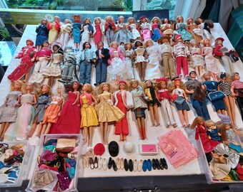 Vintage 1960s HUGE 50 Fashion Barbies Lot Tons Of Clothes & Accessories
