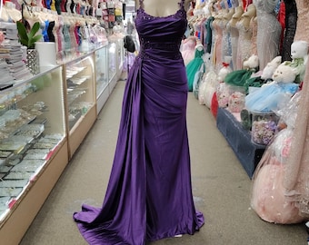 Elegant Satin Gown - Lace Details & Ruched Silhouette