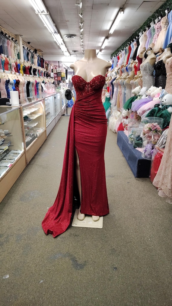 green emerald velvet dress Fitted Halter-Inspired Neckline Stretch Satin With Rhinestone Embellis -  CDCM391
