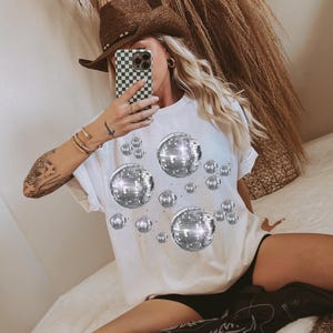Disco Ball Shirt, Comfort Colors Mirrorball Tee, Brides Last Disco Retro Tee, Mirrorball Graphic Tee, Bach Party Tee Retro Women&#39;s Club Tee