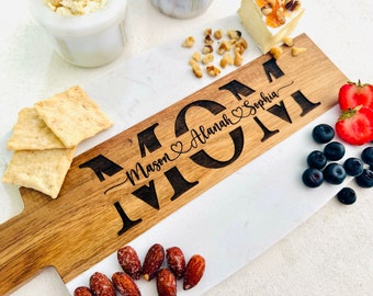 Engraved Marble and Wood Board for Mom, Personalized Mother's Gift, Custom Mom Cutting Board, Unique Personalized Charcuterie Board