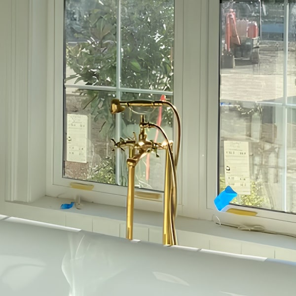 Elegant Floor Mounted Freestanding Tub Filler with Hand Shower
