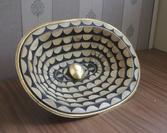 Lavabo de resina en blanco y negro: fregadero de latón de un solo orificio de encastre